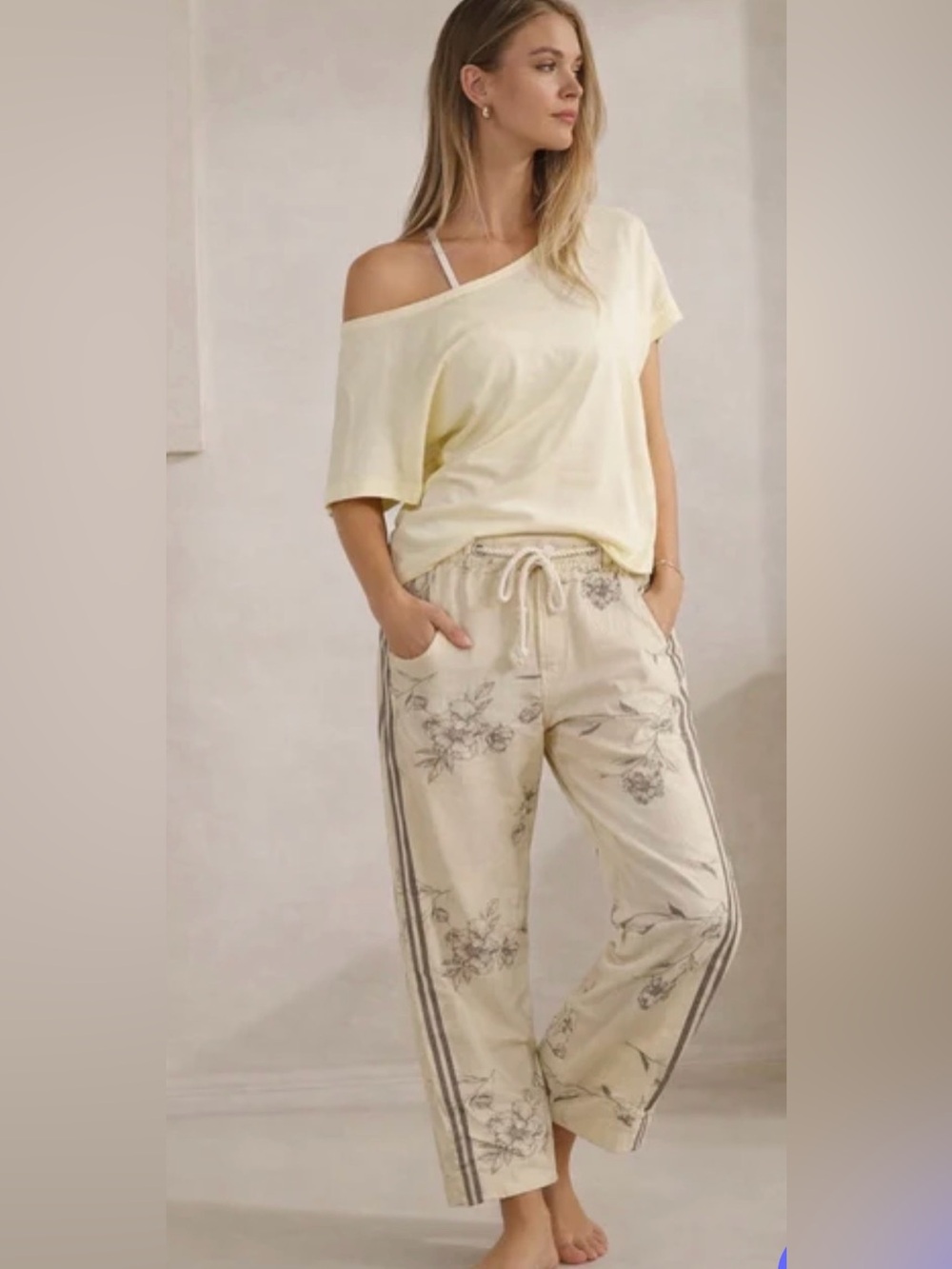 Relaxed Floral-Print Drawstring Pants in Cream